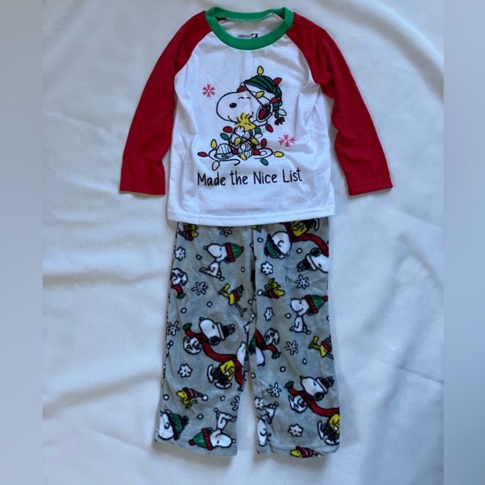 NWT Kid Peanuts Snoopy Christmas Red Gray Pajama PJ Sleepwear Set Size 4